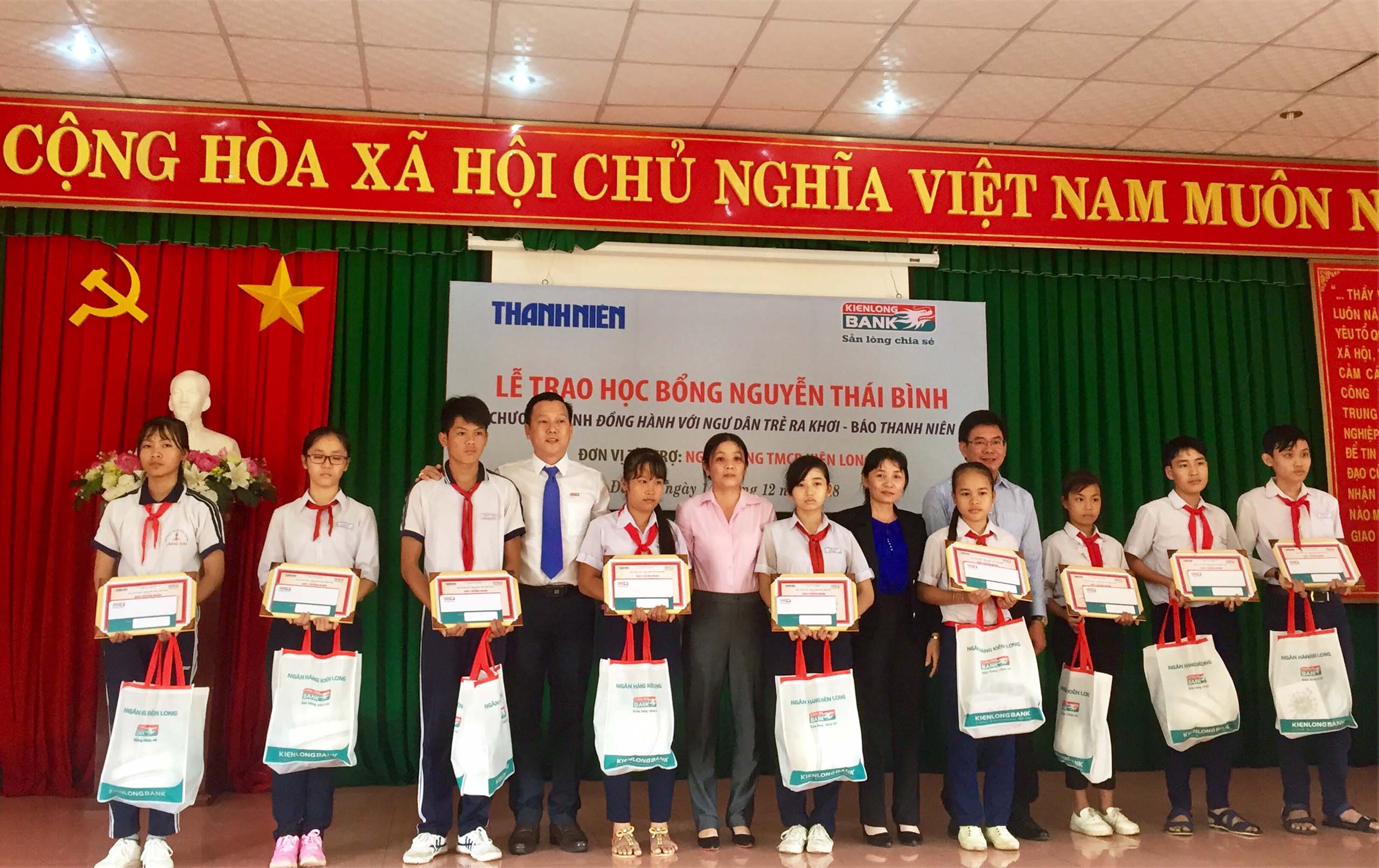 Kienlongbank trao 40 suất học bổng cho con em ngư dân tại tỉnh Bà Rịa - Vũng Tàu