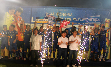 NGÂN HÀNG KIÊN LONG VÔ ĐỊCH GIẢI BÓNG ĐÁ LARUE CUP 2013