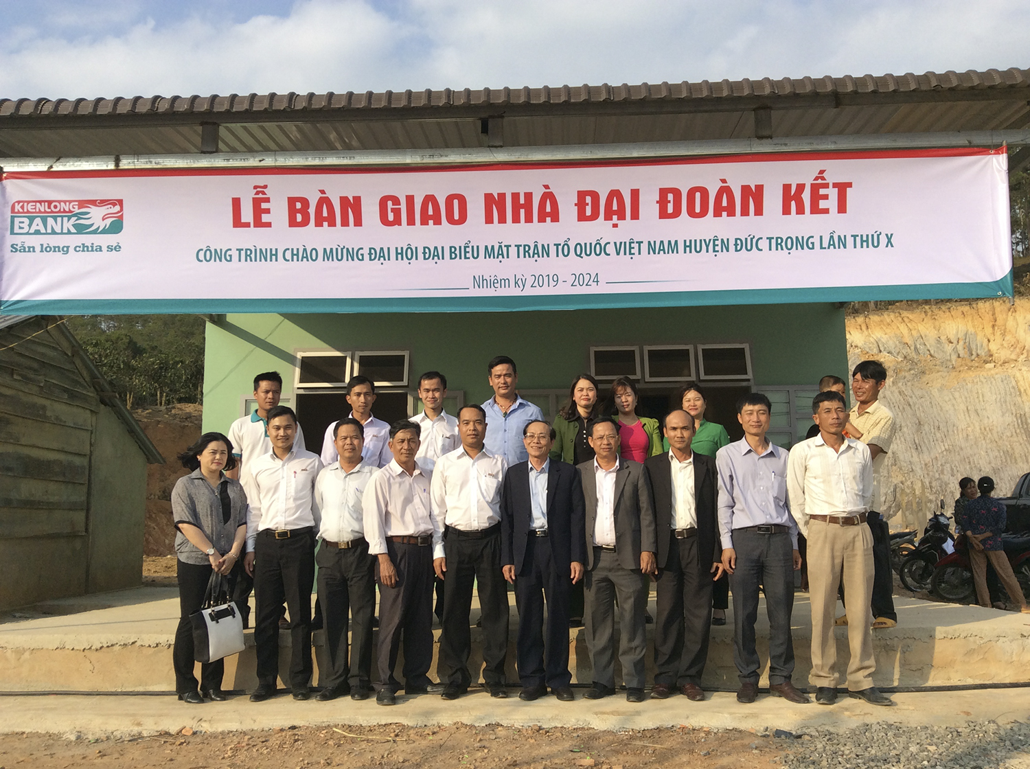 Kienlongbank: Trao nhà Đại đoàn kết cho hộ nghèo huyện Đức Trọng, Lâm Đồng
