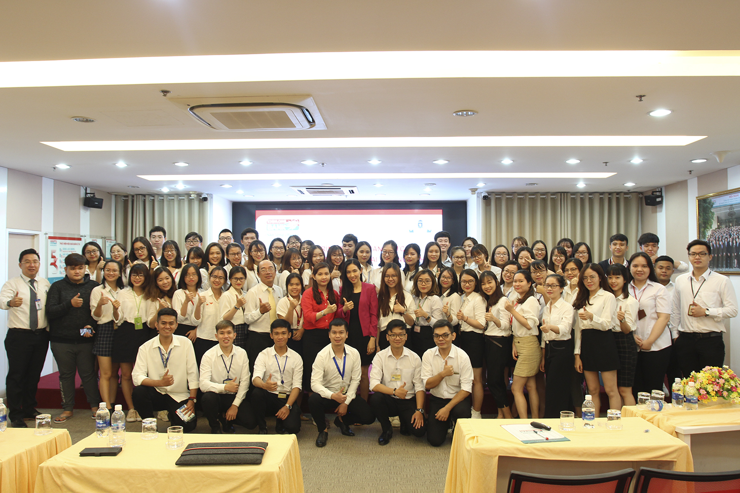 Kienlongbank tổ chức chương trình Office Tour cho sinh viên các trường đại học