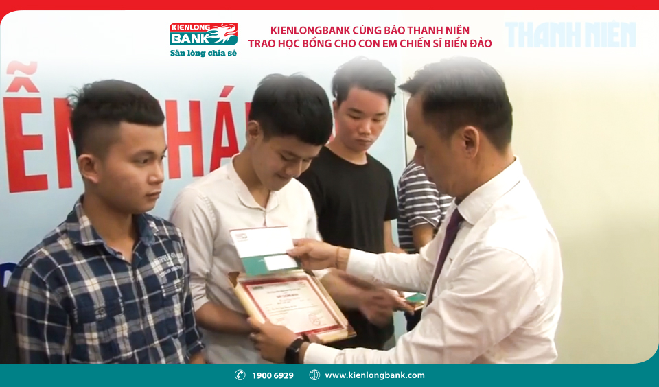 Kienlongbank companions with the youth reporting scholarships for the children of soldiers who protect the Vietnam islands