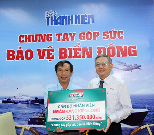 Cán bộ nhân viên Kienlongbank ủng hộ một ngày lương cho quỹ "Chung tay góp sức bảo vệ Biển Đông"