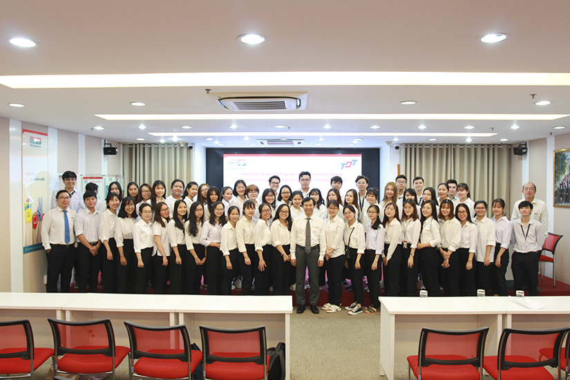 Kienlongbank: Hơn 200 sinh viên Đại học Tôn Đức Thắng tham gia chương trình Office Tour