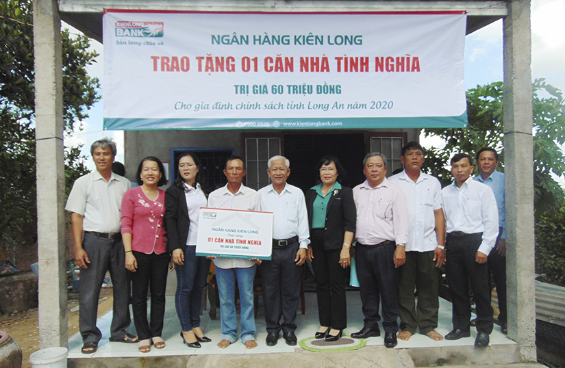 Kienlongbank trao tặng 10 căn nhà tình nghĩa tại tỉnh Long An