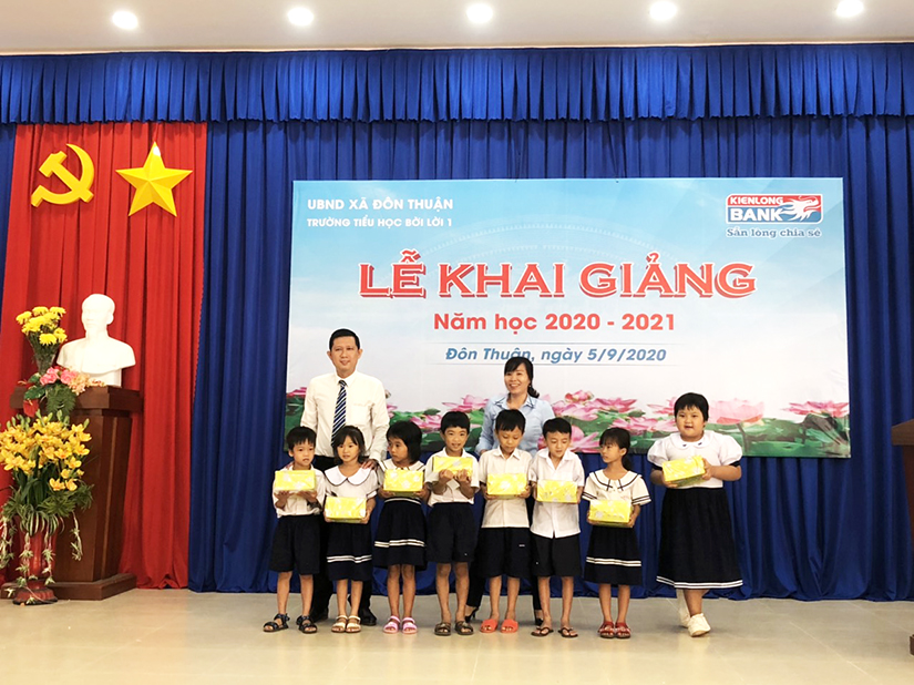 Kienlongbank đồng hành cùng các em học sinh nhân ngày khai giảng năm học mới