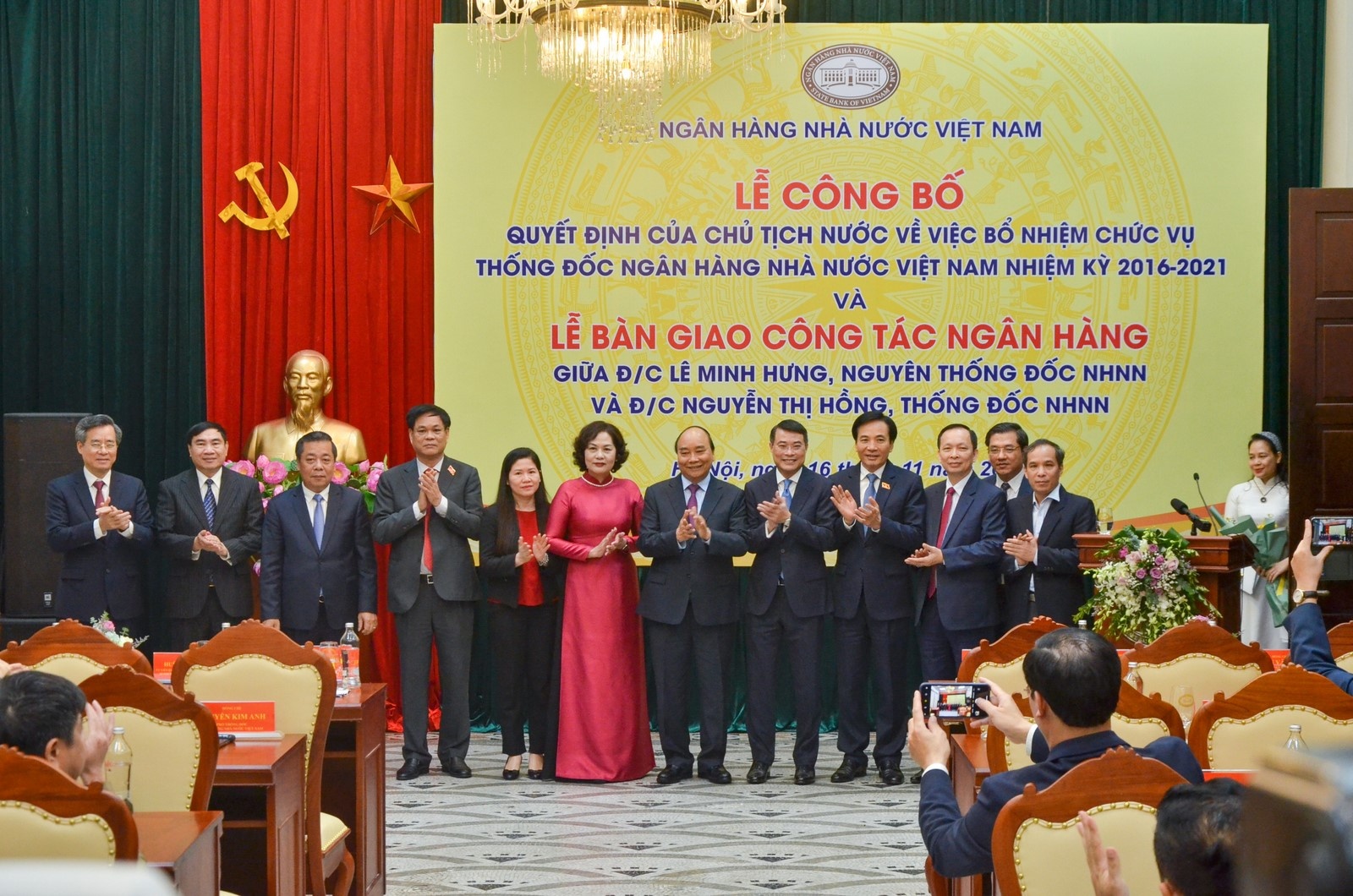 Thủ tướng Chính phủ trao quyết định và giao nhiệm vụ cho tân Thống đốc NHNN Nguyễn Thị Hồng