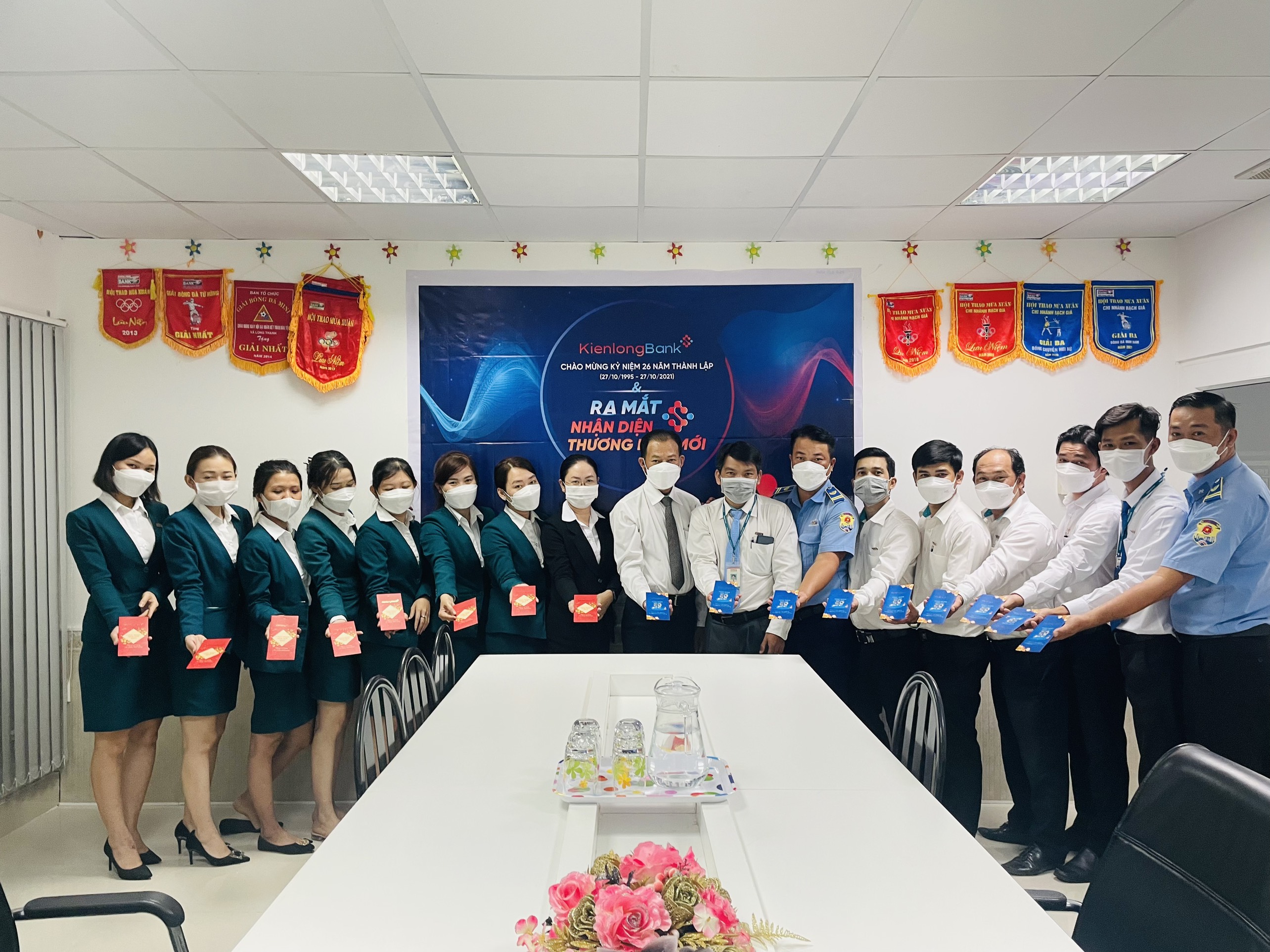 Công đoàn cơ sở KienlongBank hỗ trợ Công đoàn viên và người lao động dịp Tết 2022