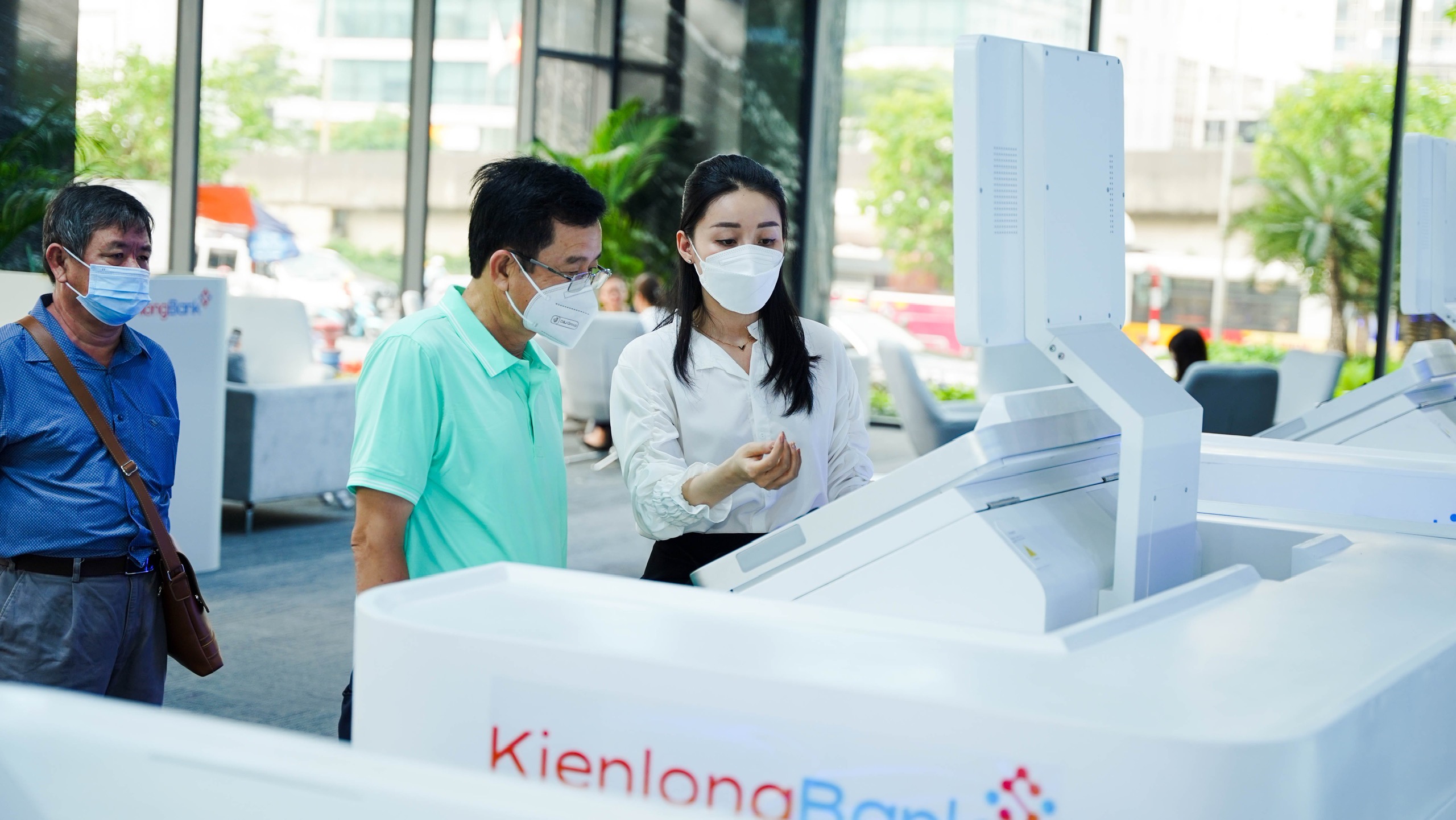 Đoàn công tác KienlongBank Rạch Giá trải nghiệm văn phòng “All in One” tại Văn phòng đại diện Hà Nội