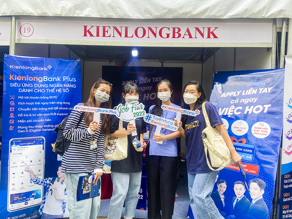 KienlongBank dành nhiều cơ hội việc làm và sản phẩm dịch vụ tại Ngày hội việc làm Đại học Tôn Đức Thắng 2022