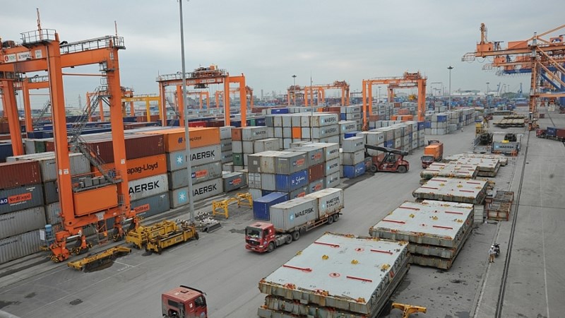 4 tháng, xuất nhập khẩu hàng hóa của Việt Nam ước đạt hơn 242 tỷ USD