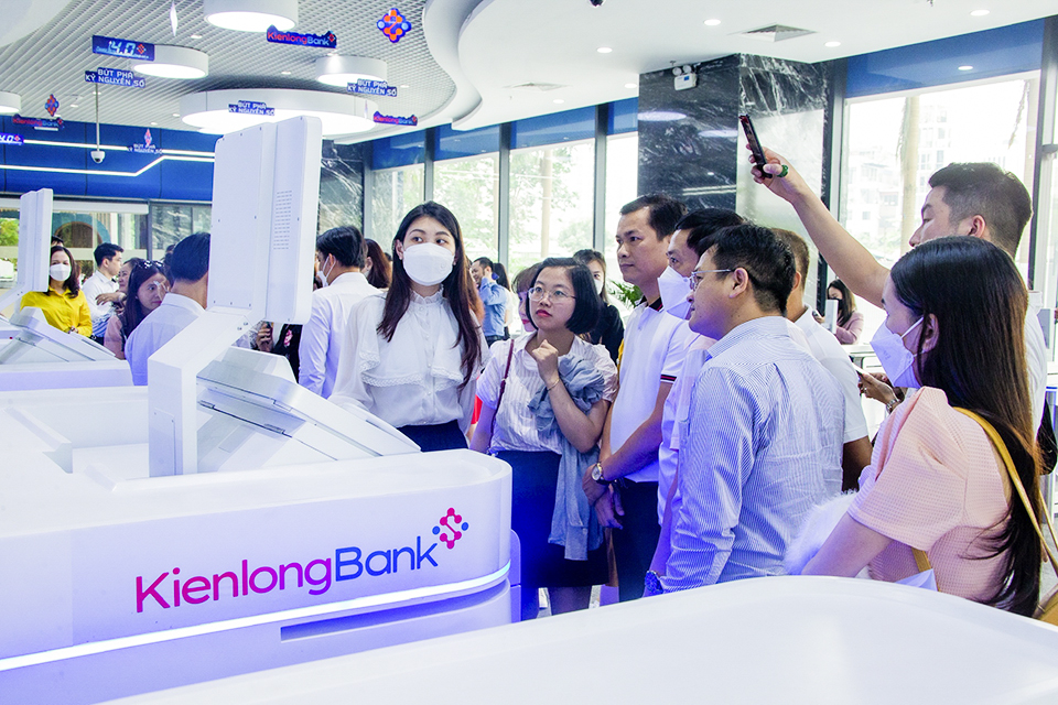 KienlongBank đẩy mạnh hoạt động trải nghiệm văn phòng giao dịch All in One cho CBNV