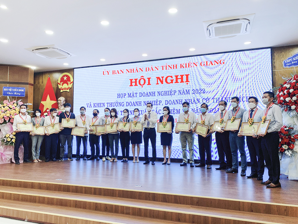 KienlongBank vinh dự nhận bằng khen của Chủ tịch Ủy Ban nhân dân tỉnh Kiên Giang năm 2021
