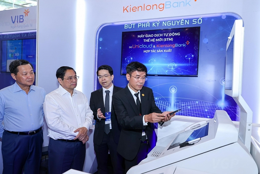 Hệ thống máy STM do KienlongBank và Unicloud hợp tác sản xuất gây ấn tượng mạnh tại sự kiện Chuyển đổi số ngành Ngân hàng 2022