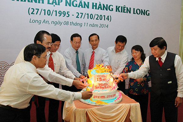 Lễ kỷ niệm 19 năm Ngày thành lập Kienlongbank và tri ân khách hàng tại Chi nhánh Long An