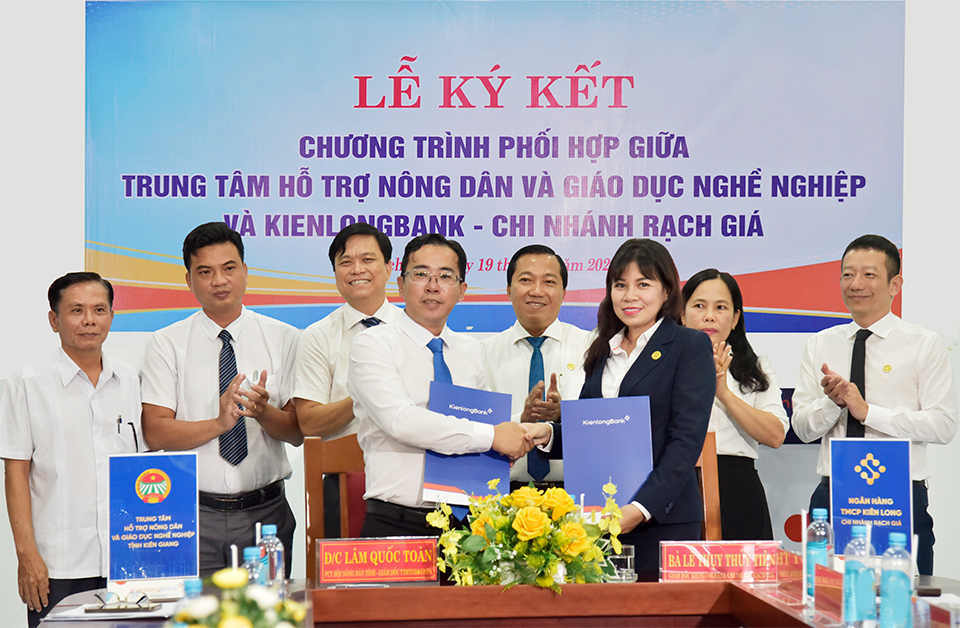 KienlongBank Rạch Giá ký kết hợp tác cùng Trung tâm Hỗ trợ nông dân và Giáo dục nghề nghiệp tỉnh Kiên Giang