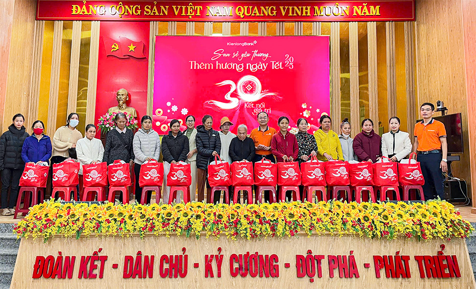 “San sẻ yêu thương - Thêm hương ngày Tết”, 12 năm vẹn nghĩa tình