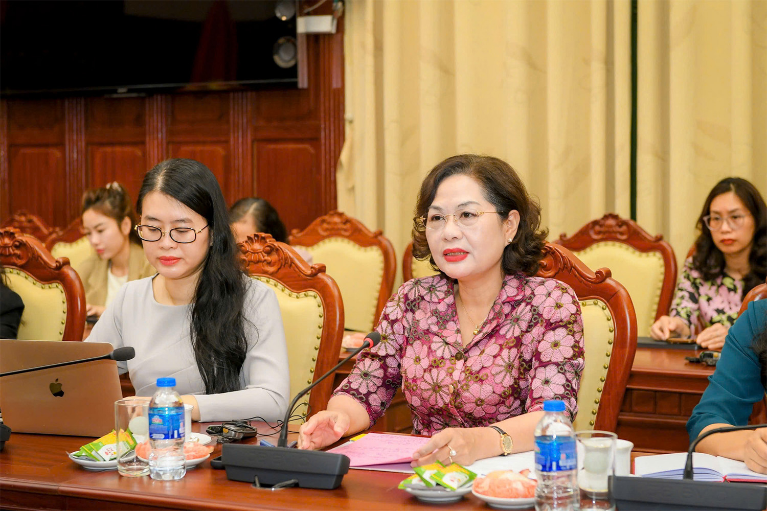 Thống đốc Nguyễn Thị Hồng làm việc với Đoàn Cán bộ của Quỹ Tiền tệ Quốc tế