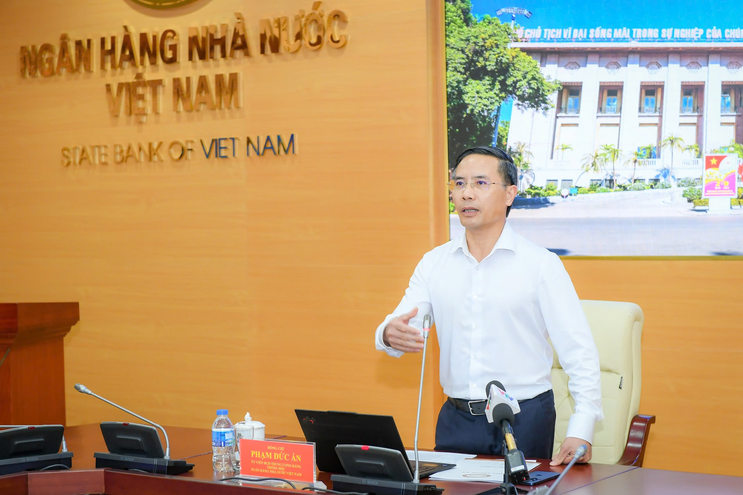 Ngân hàng Nhà nước Việt Nam họp triển khai công tác ngân hàng