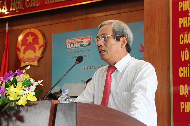 Kienlongbank – Chi nhánh Phú Yên trao học bổng chương trình chia sẻ ước mơ