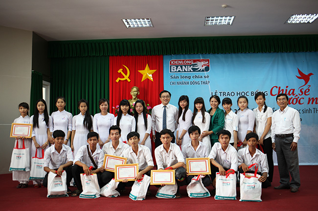 Kienlongbank: Trao học bổng cho 200 học sinhTHPT tại Đồng Tháp
