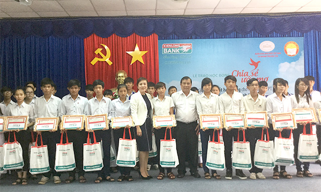 Học bổng Chia sẻ ước mơ: Kienlongbank trao tặng 200 suất học bổng tại Bạc Liêu