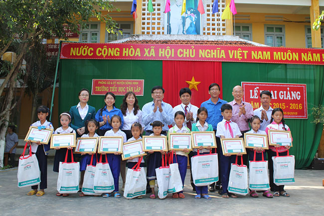 Kienlongbank Phú Yên: Trao tặng học bổng “Chia sẻ ước mơ” tại Phú Yên