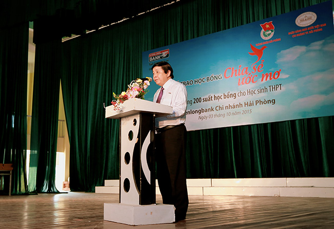 Hà Nội, Hải Phòng: Kienlongbank trao 400 suất học bổng “Chia sẻ ước mơ” cho các em học sinh.