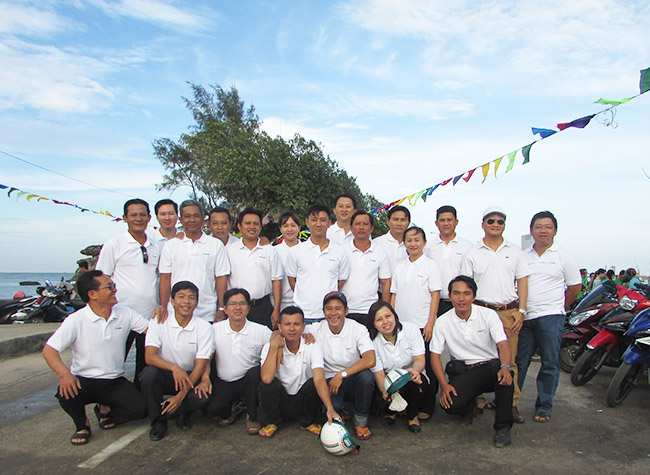 Cán bộ, nhân viên Kienlongbank tích cực tham gia bảo vệ môi trường
