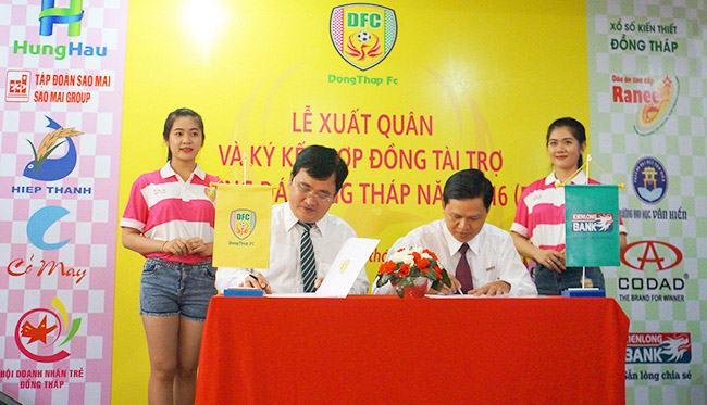 Kienlongbank Chi nhánh Đồng Tháp ký kết hợp đồng phát hành thẻ hội viên với Câu lạc bộ Bóng đá Đồng Tháp.