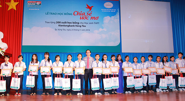 200 suất học bổng “Chia sẻ ước mơ” đến với các em học sinh tại tỉnh Bà Rịa - Vũng Tàu