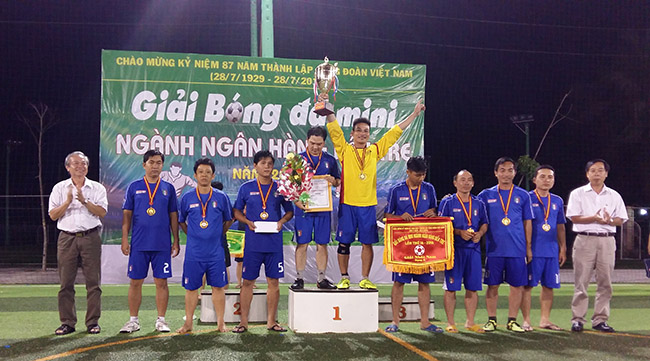 Kienlongbank Bến Tre vô địch giải bóng đá mini ngành ngân hàng Bến Tre năm 2016