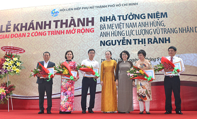 Kienlongbank nhận Bằng khen của Hội Liên hiệp Phụ Nữ Tp. Hồ Chí Minh