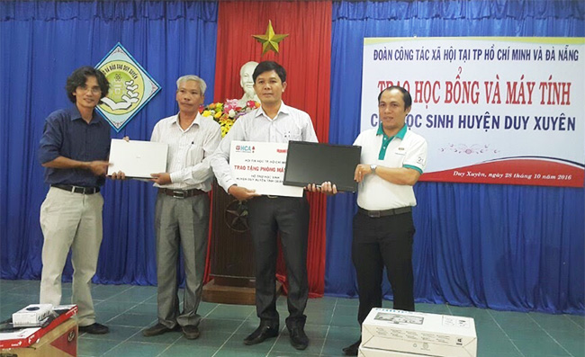 Kienlongbank trao tặng máy vi tính học sinh tiểu học số 02 Duy Sơn