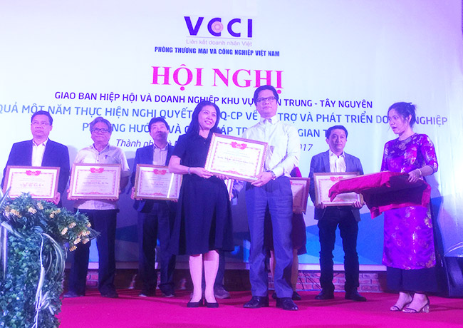 Kienlongbank Đà Nẵng được tuyên dương tại Hội nghị VCCI miền Trung - Tây Nguyên