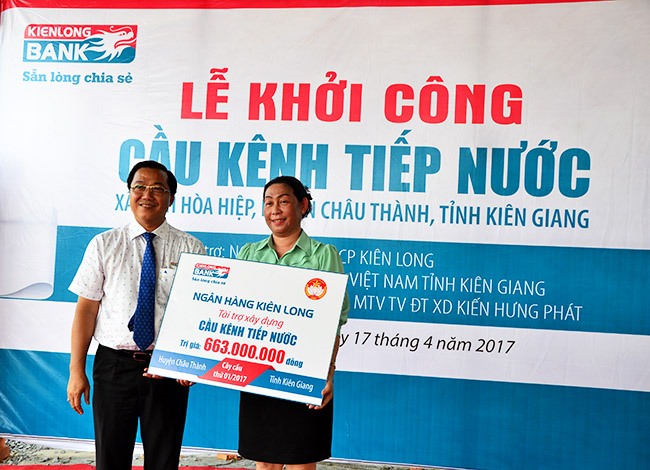 45 căn nhà và 14 cây cầu được Kienlongbank trao tặng cho bà con tại tỉnh Kiên Giang