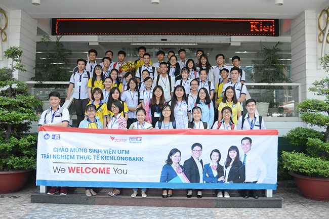Sinh viên trường Đại học tài chính Marketing tham gia chương trình Kienlongbank Office Tour