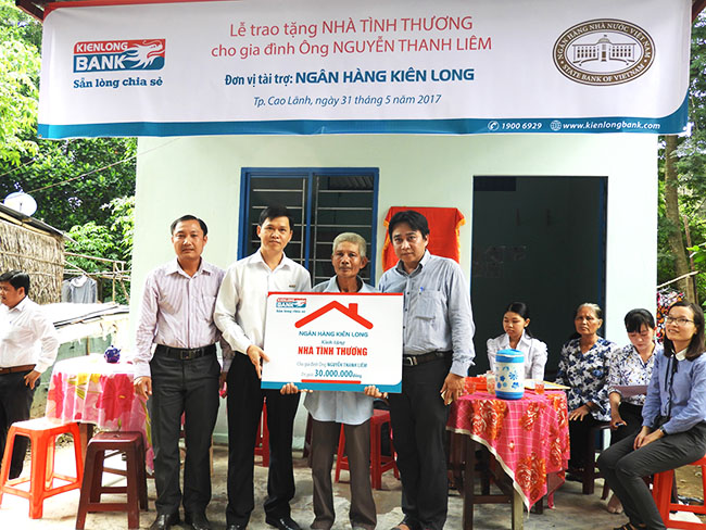 Kienlongbank trao tặng 2 căn nhà tình thương tại Thành phố Cao Lãnh, Đồng Tháp