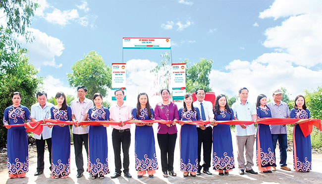 Kiên Giang: Thêm 2 chiếc cầu nông thôn Kienlongbank tài trợ được nối nhịp đôi bờ
