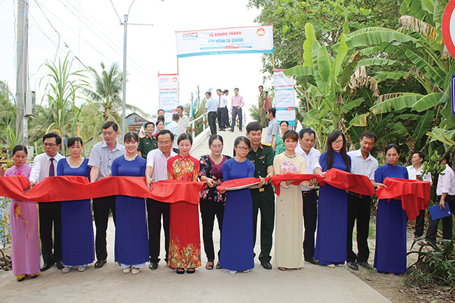 Kienlongbank tiếp tục khánh thành 2 cây cầu nông thôn tại tỉnh Kiên Giang