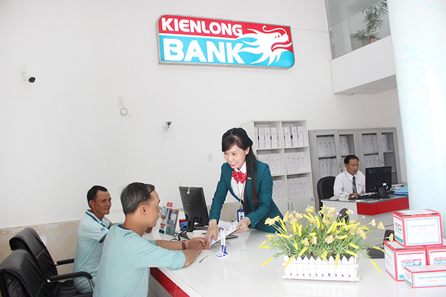 Kienlongbank hỗ trợ khách hàng và người lao động Kienlongbank khắc phục thiệt hại sau cơn bão Damrey