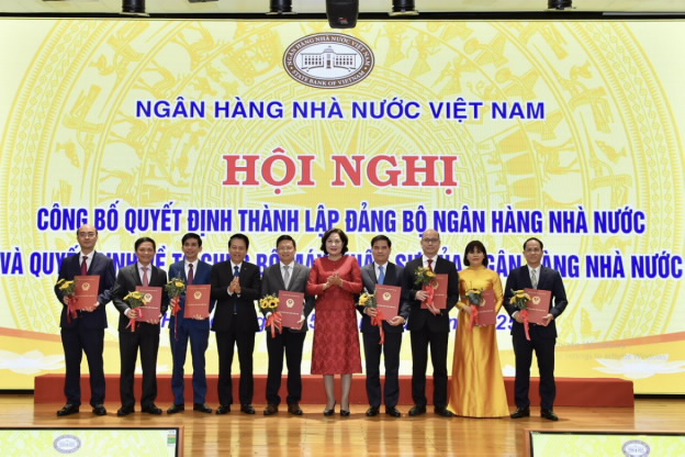 Thống đốc trao Quyết định điều động, bổ nhiệm Giám đốc NHNN Khu vực