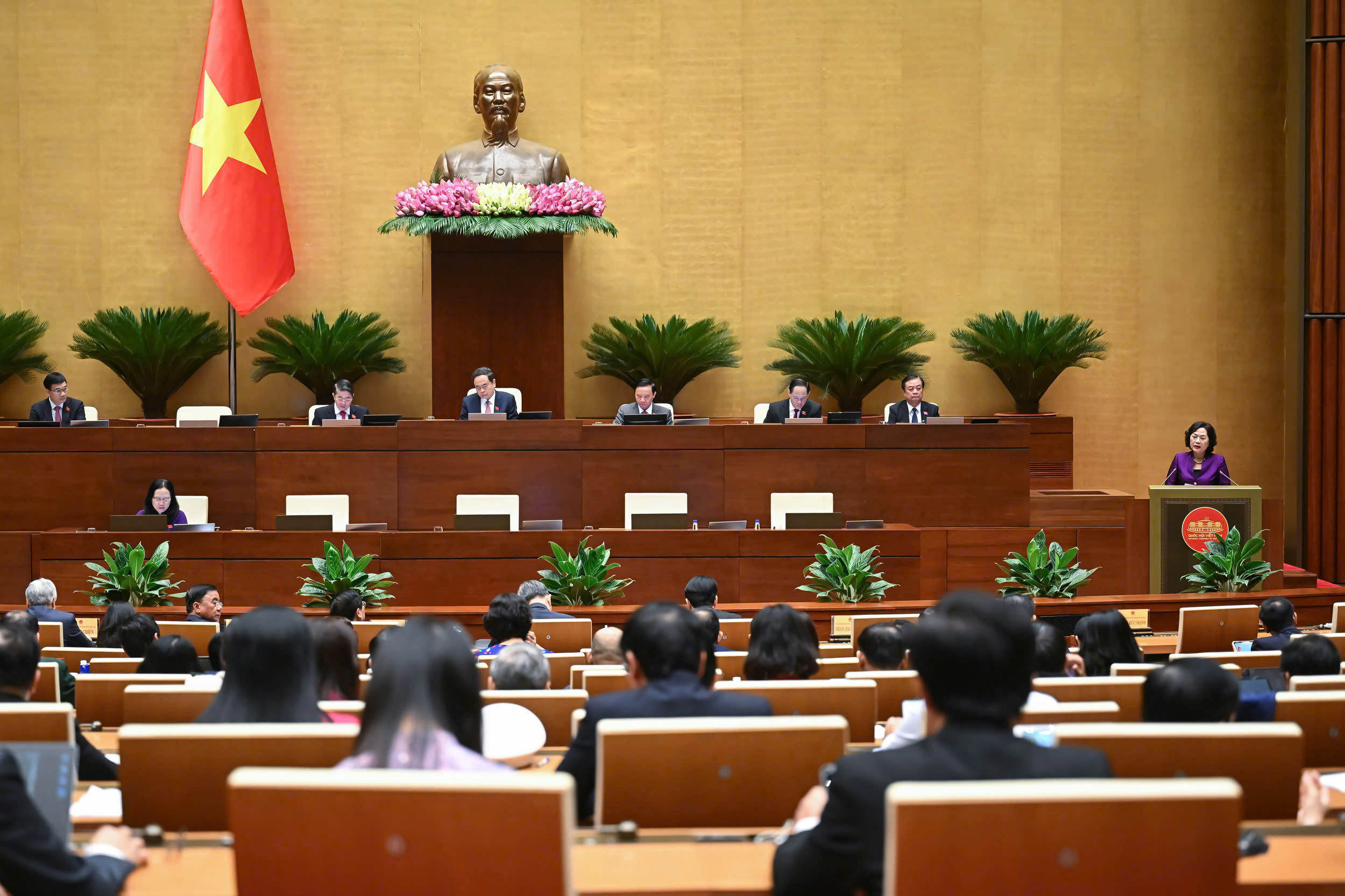 quoc-hoi-thong-qua-luat-sua-doi-to-chuc-tin-dung