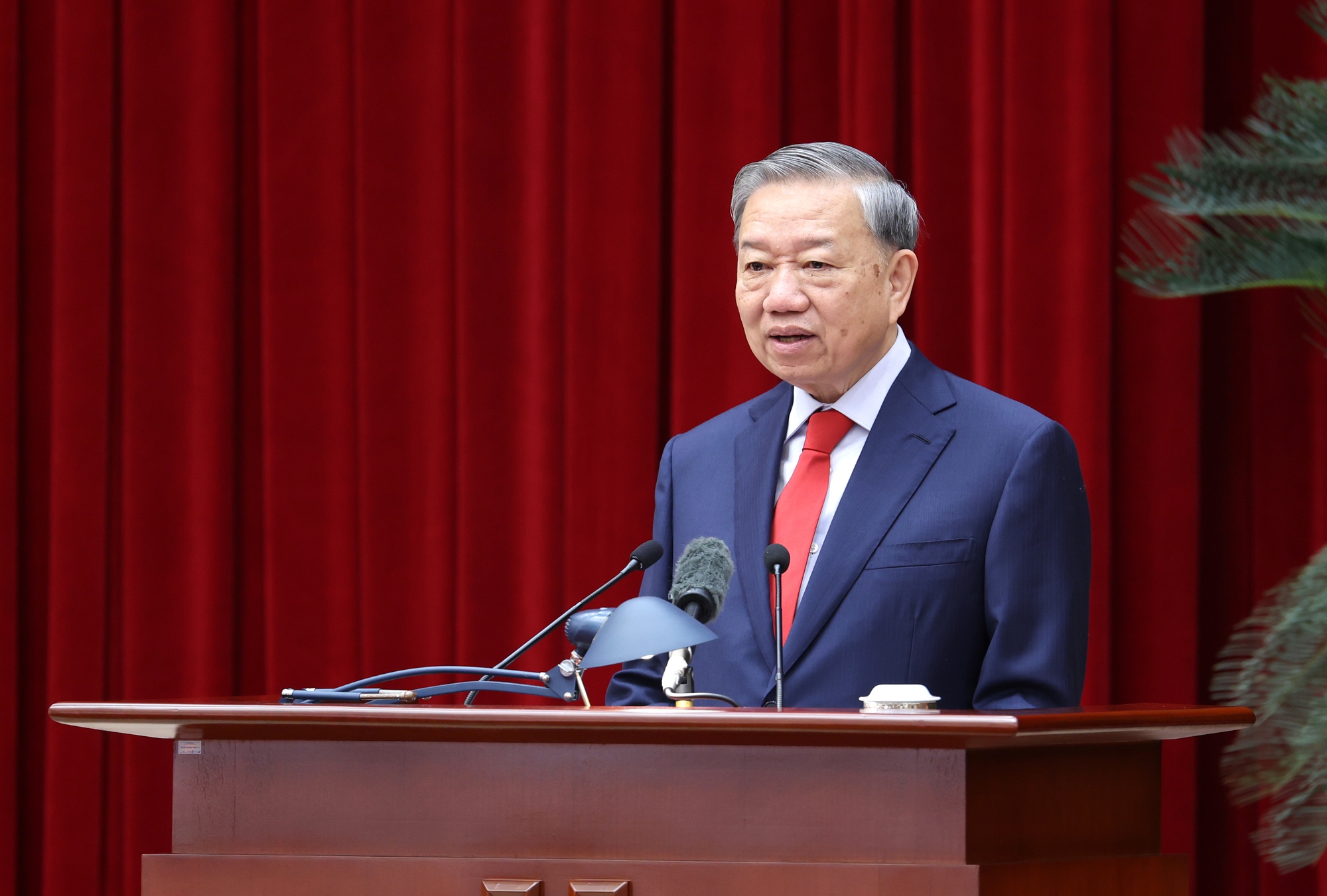 tbt-to-lam-phat-bieu-khai-mac