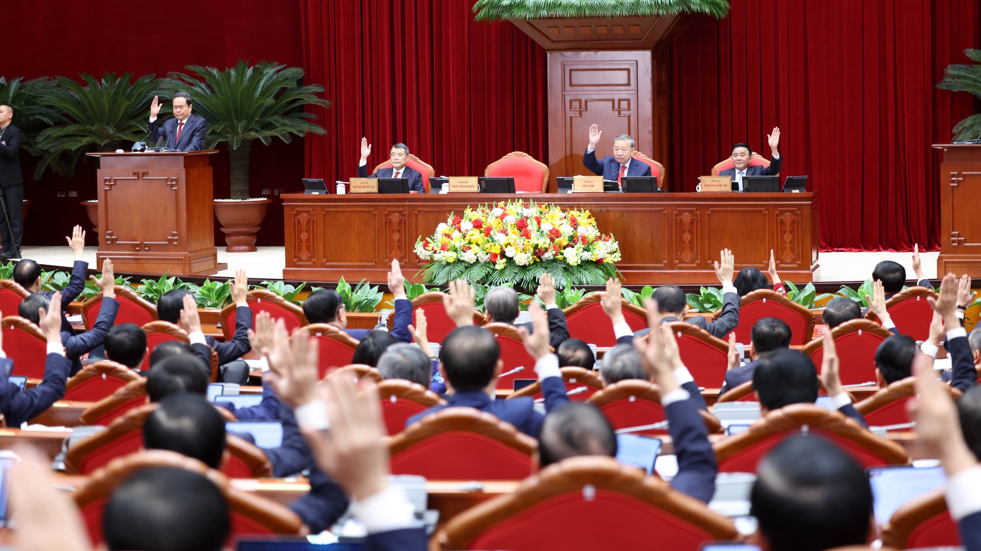 thong-qua-chuong-trinh-hn