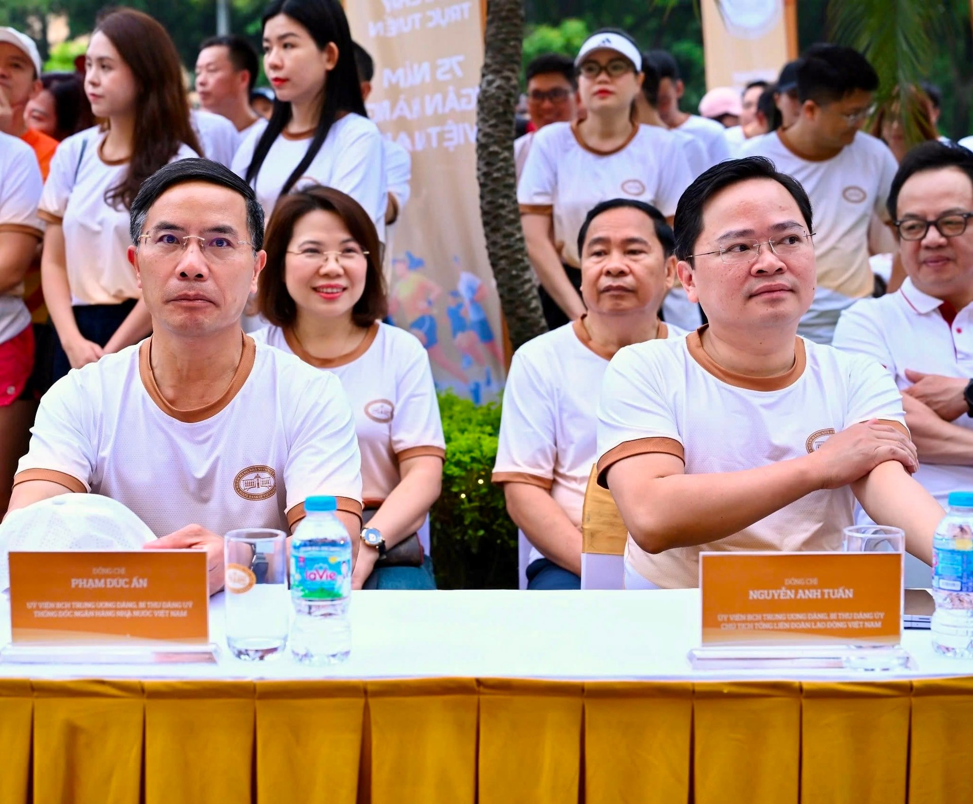 dc-nguyen-anh-tuan-chu-tich-tldldvn-va-dc-pham-duc-an-thong-doc-nhnn-tham-du-le-phat-dong