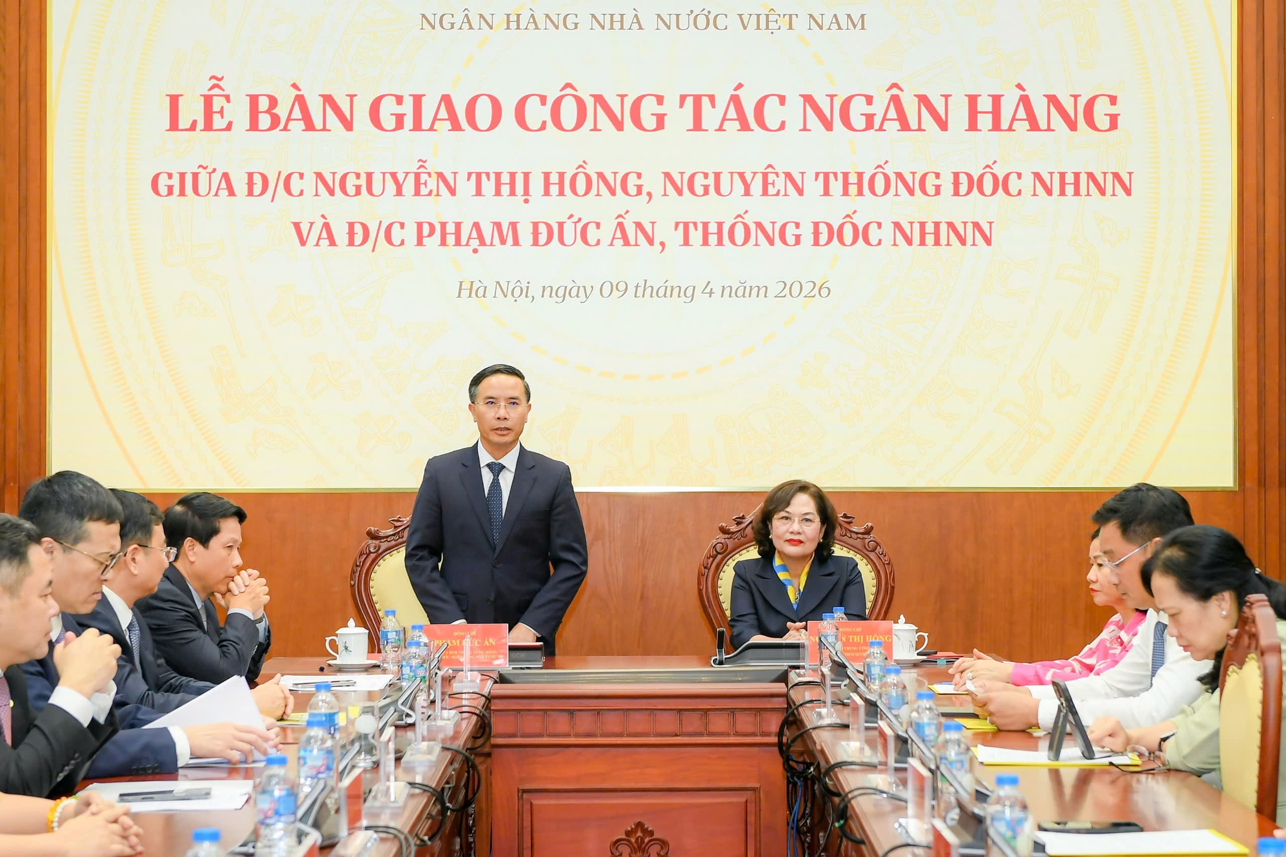 le-ban-giao-cong-tac-nguyen-thi-hong-vs-pham-duc-an le-ban-giao-cong-tac-nguyen-thi-hong-vs-pham-duc-an