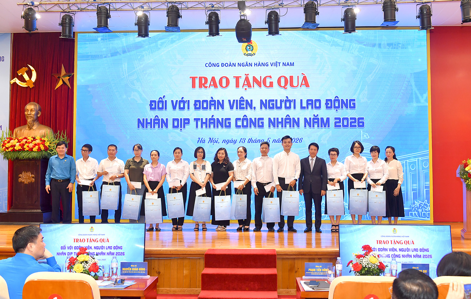 nganh-ngan-hang-phat-dong-thang-hanh-dong-an-toan-ve-sinh-lao-dong