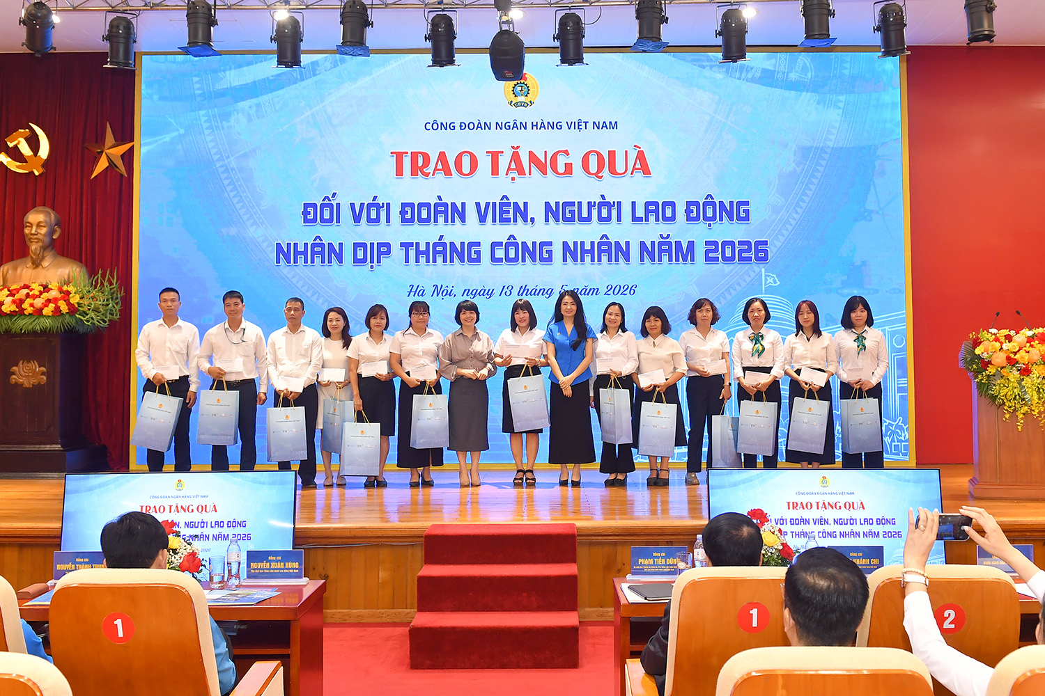 nganh-ngan-hang-phat-dong-thang-hanh-dong-an-toan-ve-sinh-lao-dong
