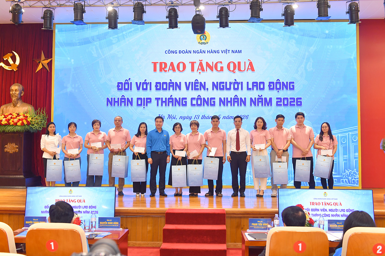 nganh-ngan-hang-phat-dong-thang-hanh-dong-an-toan-ve-sinh-lao-dong