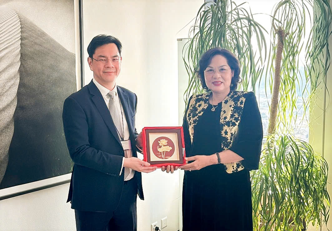 thong-doc-ngan-hang-nguyen-thi-hong-du-hoi-nghi-ngan-hang-thanh-toan-quoc-te-3